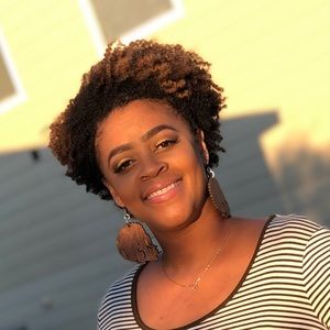 Meet your Posher, Alicia